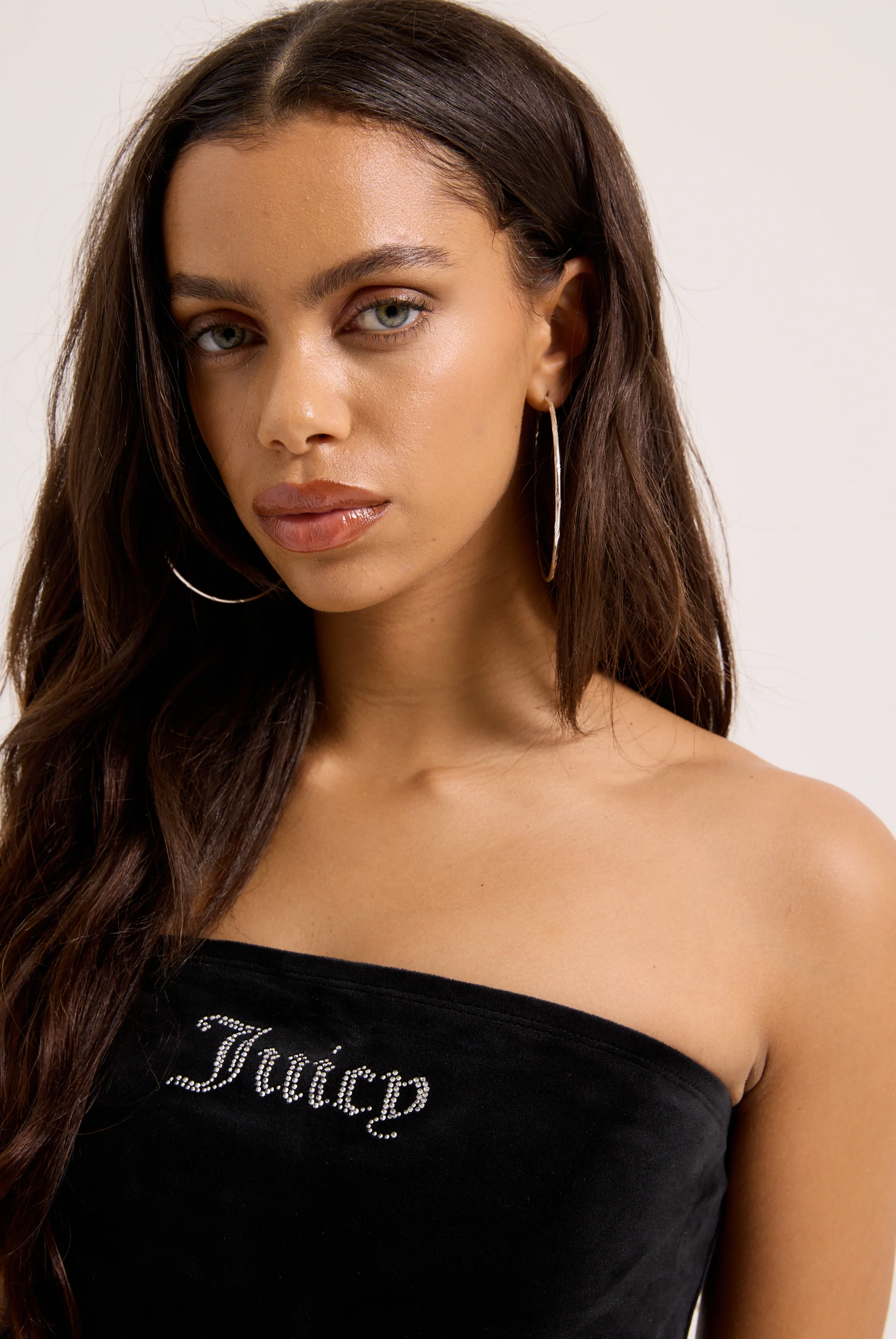 BLACK BANDEAU RUFFLE VELOUR DRESS - Image 4