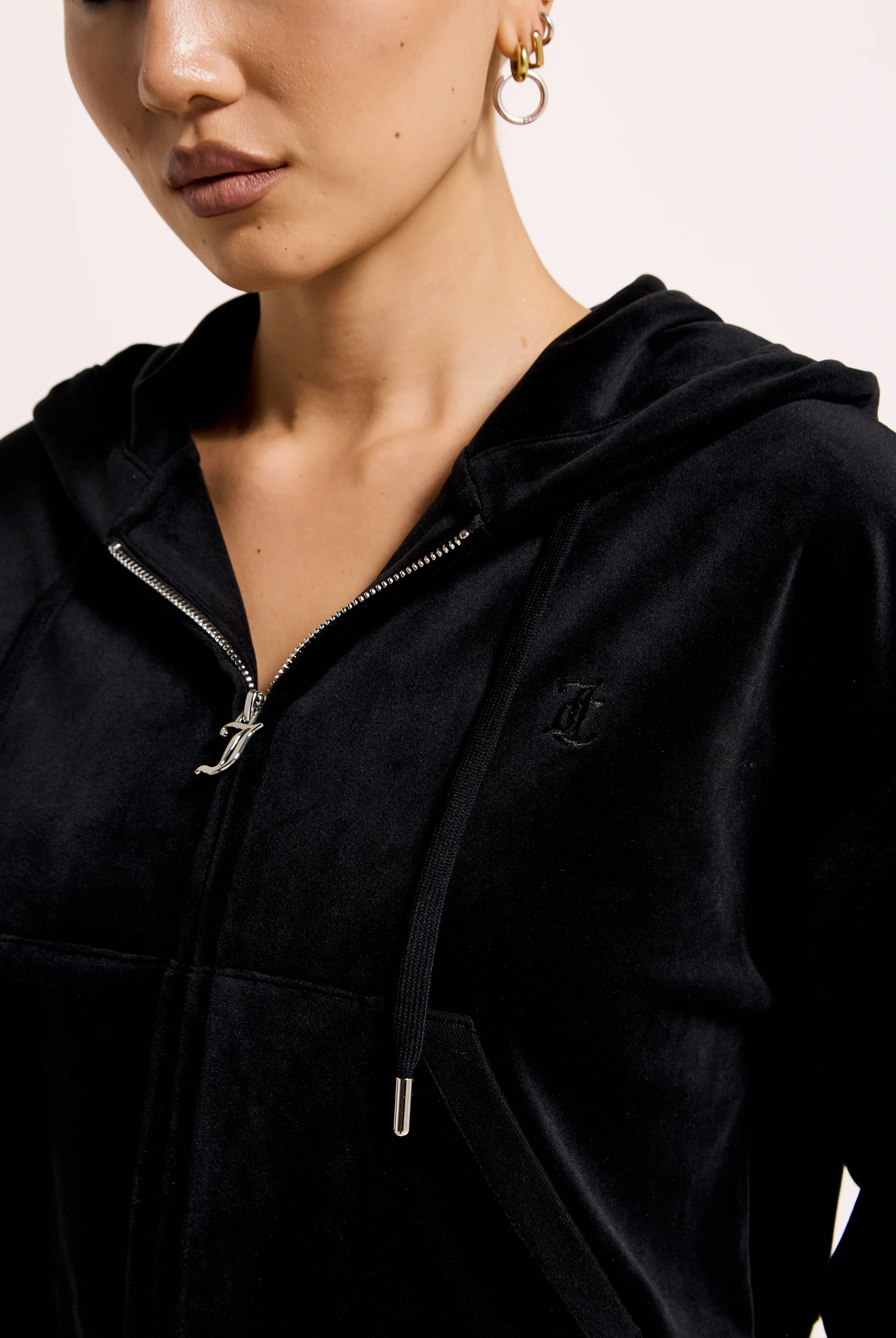 BLACK CROP OVERSIZED CLASSIC VELOUR HOODIE - Image 3