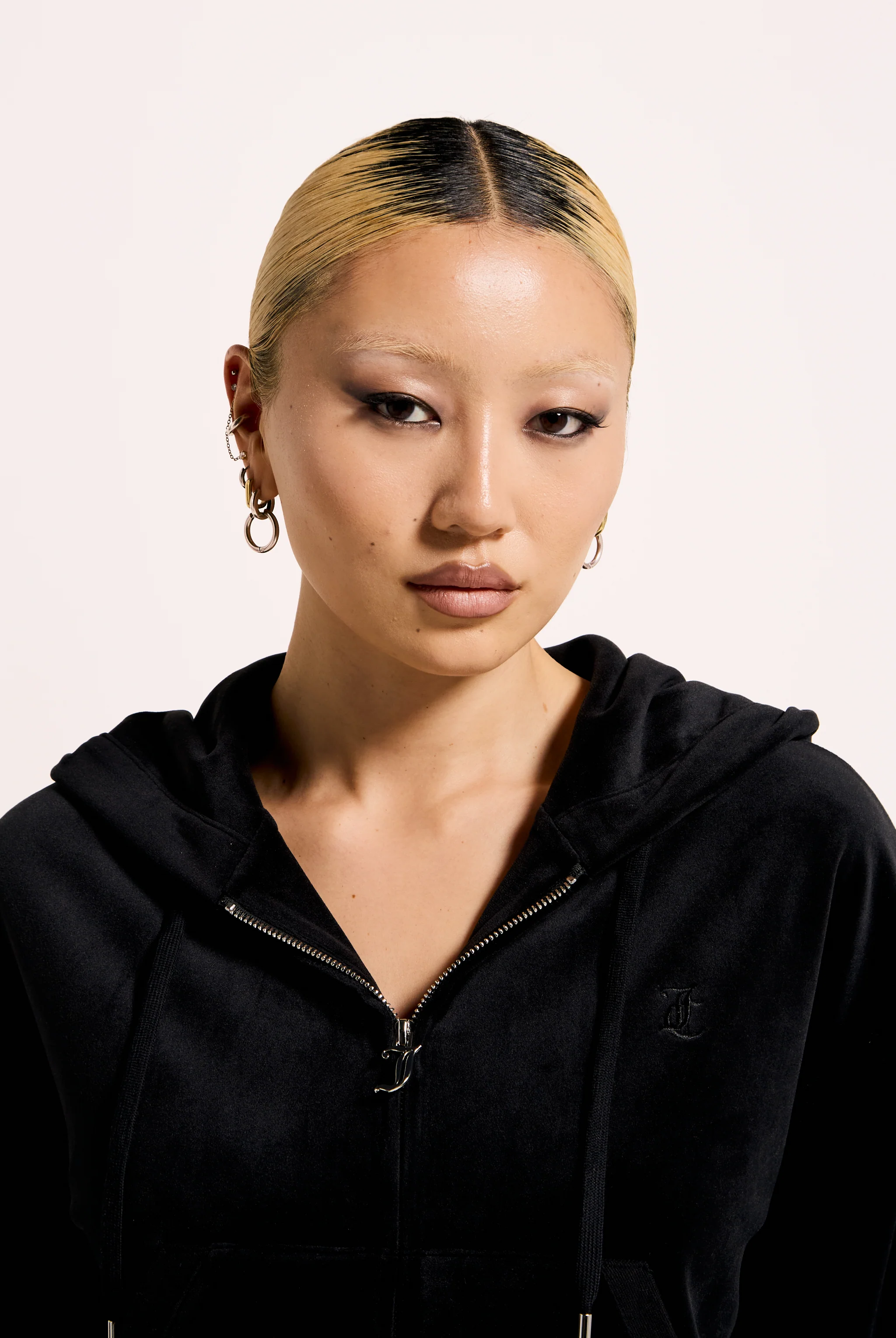 BLACK CROP OVERSIZED CLASSIC VELOUR HOODIE - Image 5