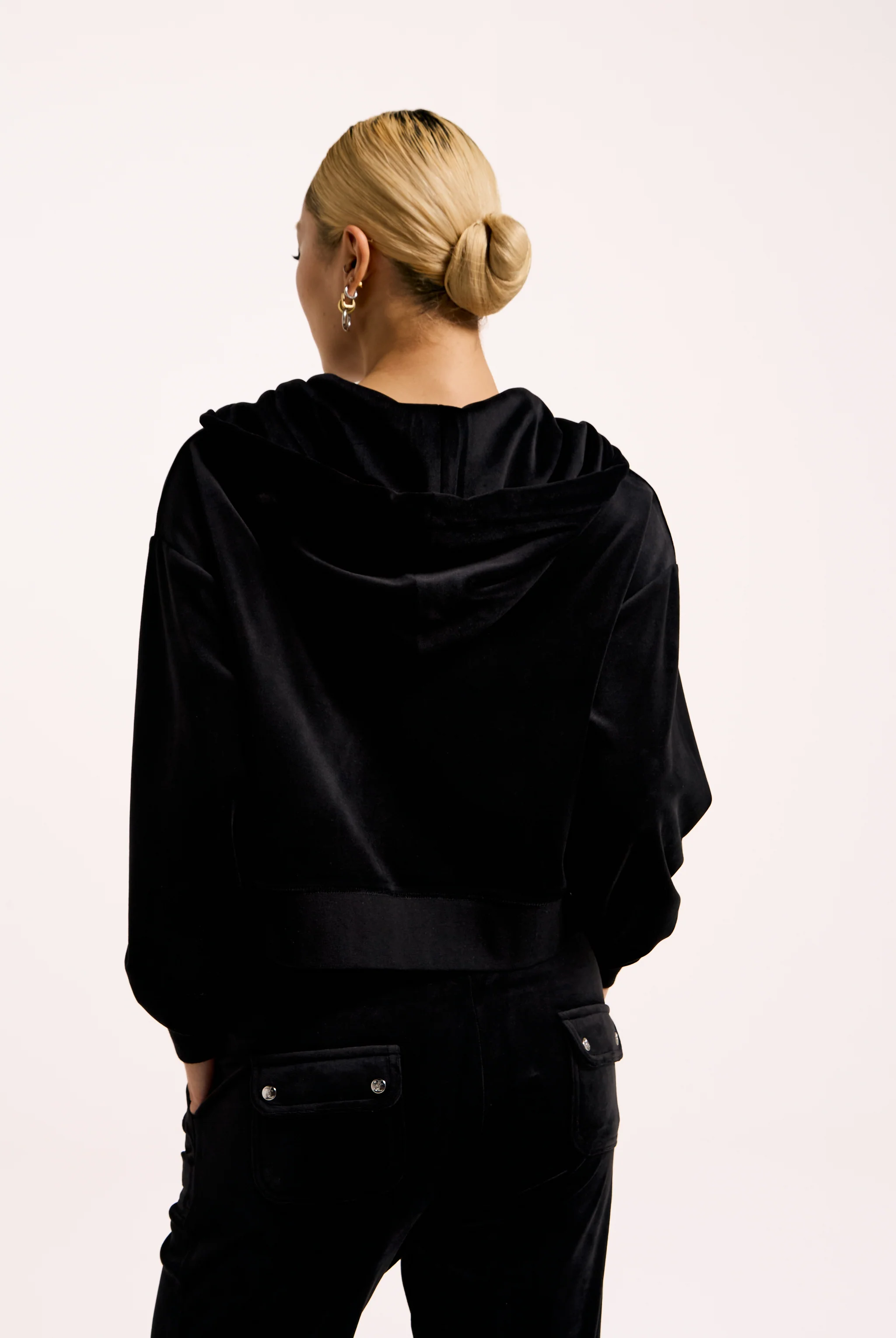 BLACK CROP OVERSIZED CLASSIC VELOUR HOODIE - Image 7