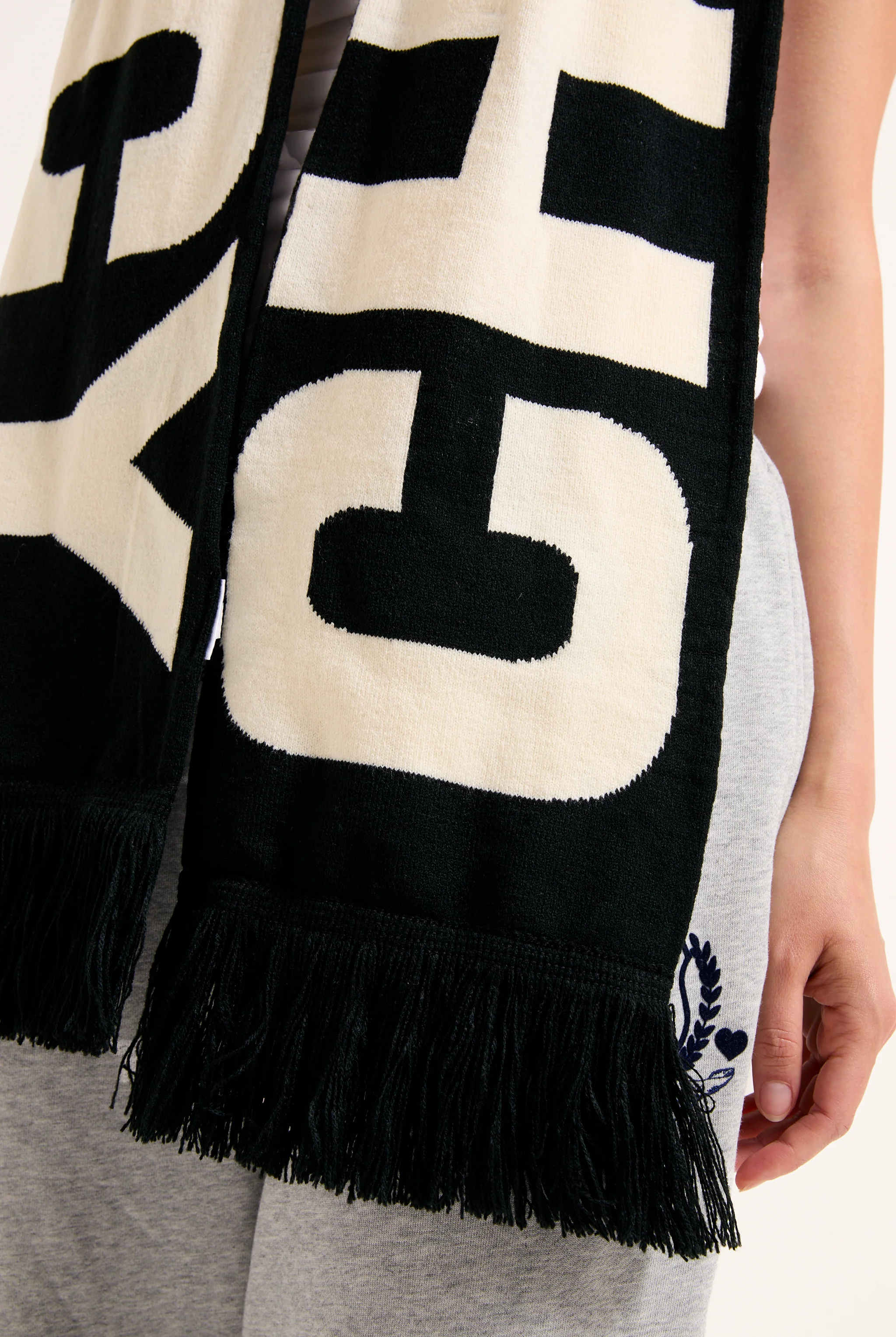 CHOOSE JUICY KNITTED SCARF / BEANIE SET - Image 4