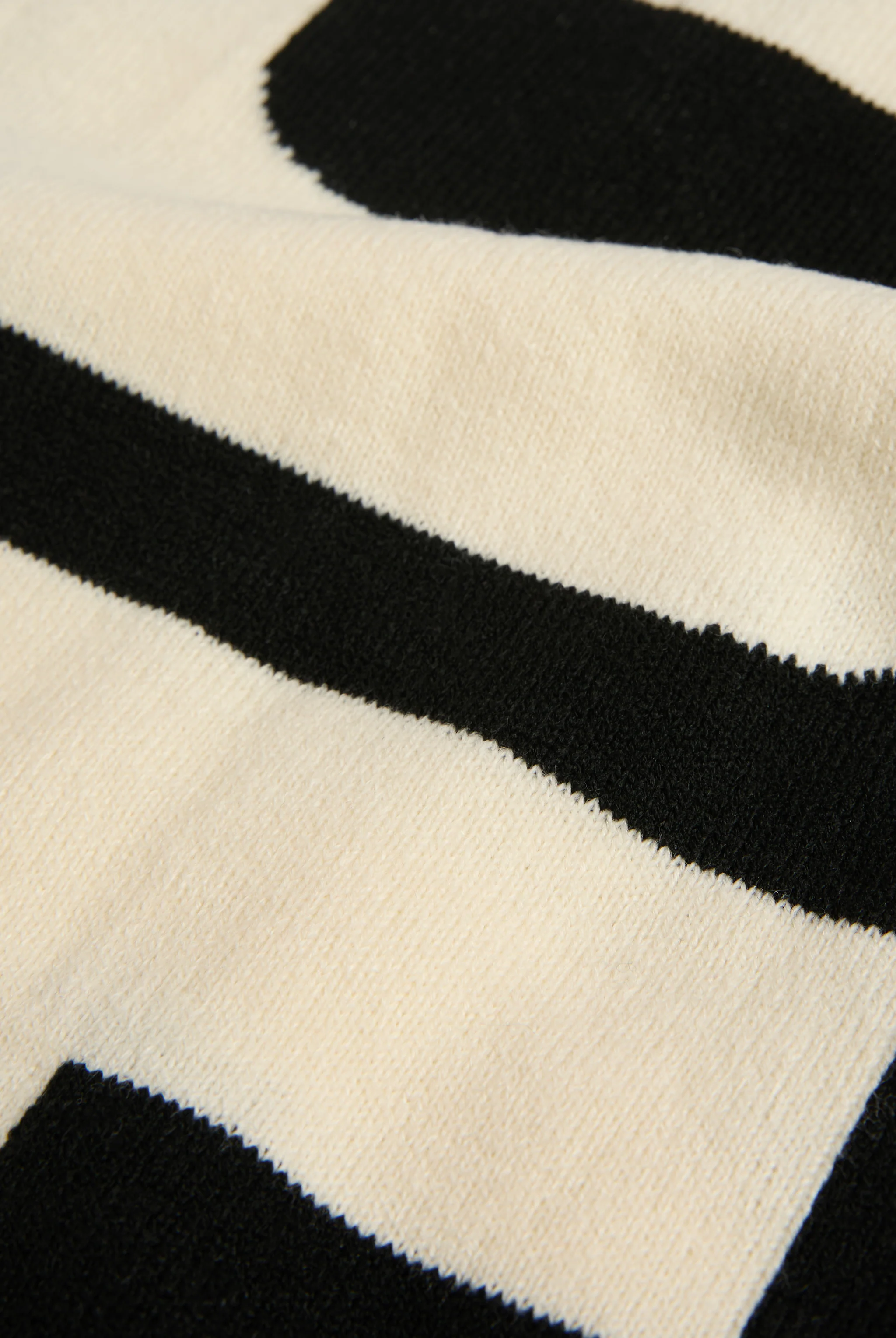 CHOOSE JUICY KNITTED SCARF / BEANIE SET - Image 5