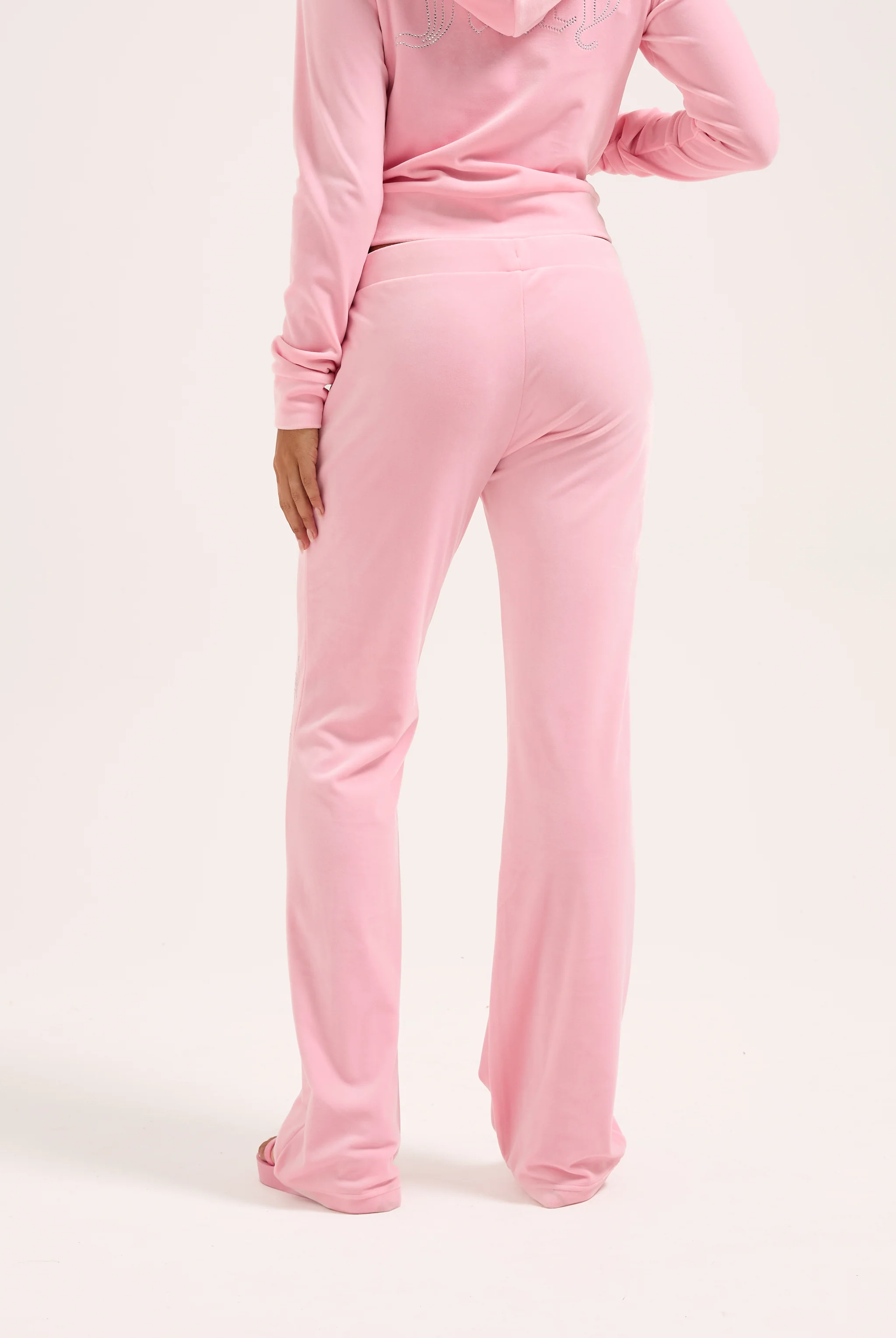 JUICY PINK OUTLINE DIAMANTÉ CLASSIC VELOUR LOW RISE  PANT - Image 8