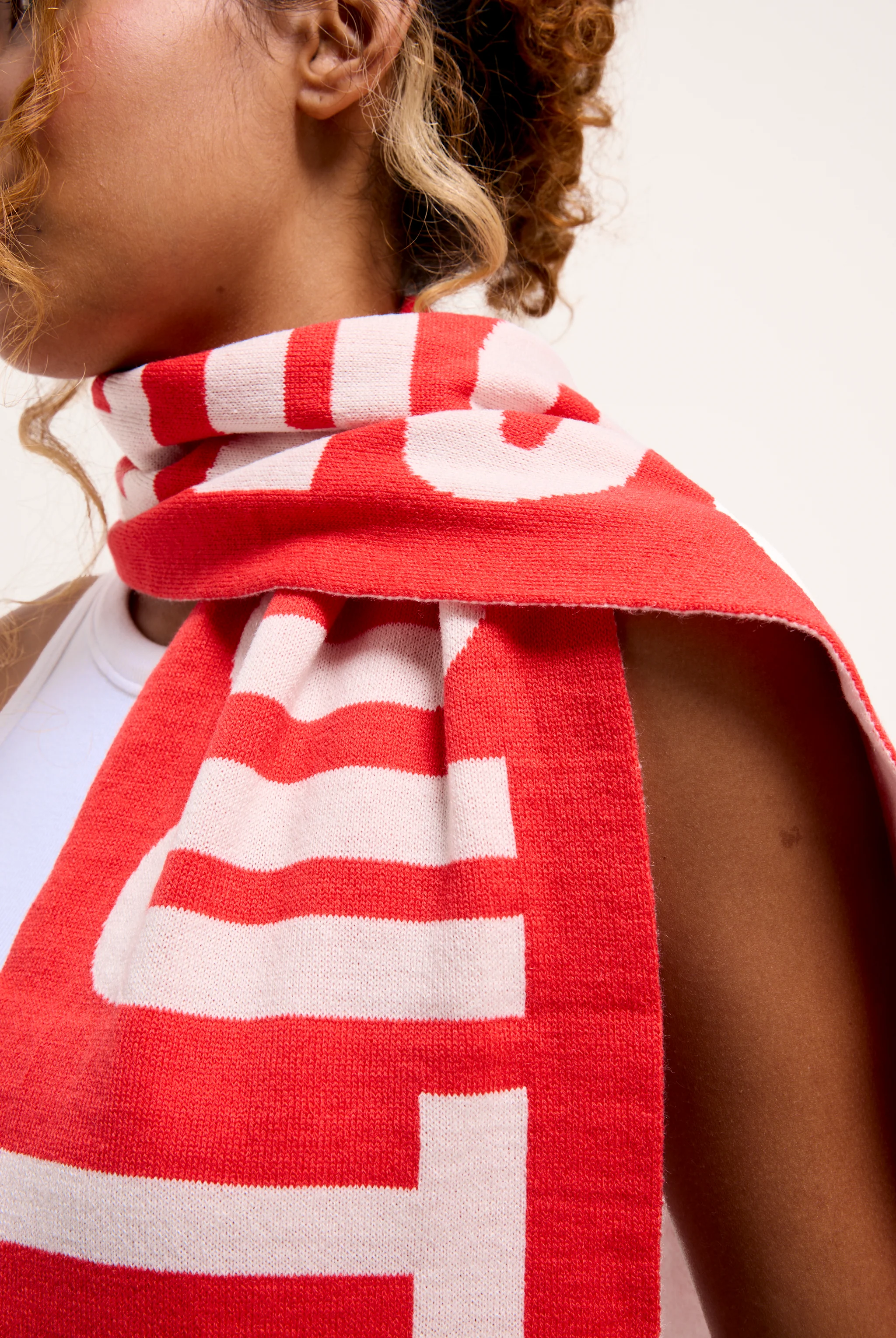 CREAM / CORAL CONTRAST FOOTBALL SCARF - Image 3