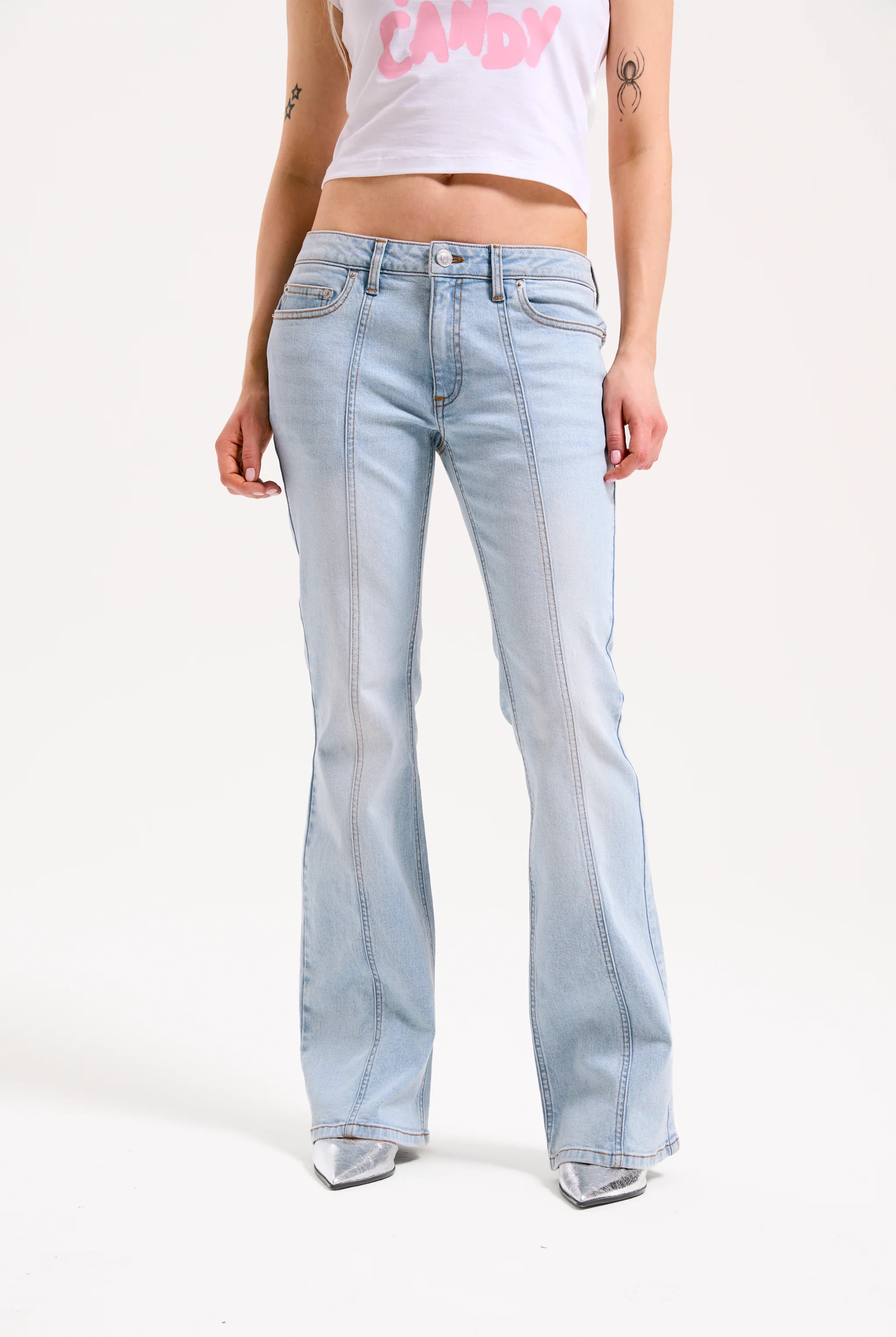 LIGHT WASH MID RISE CROWN JEANS - Image 4