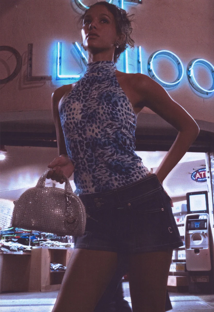 MID WASH CREST BOOTY DENIM SHORTS - Image 14