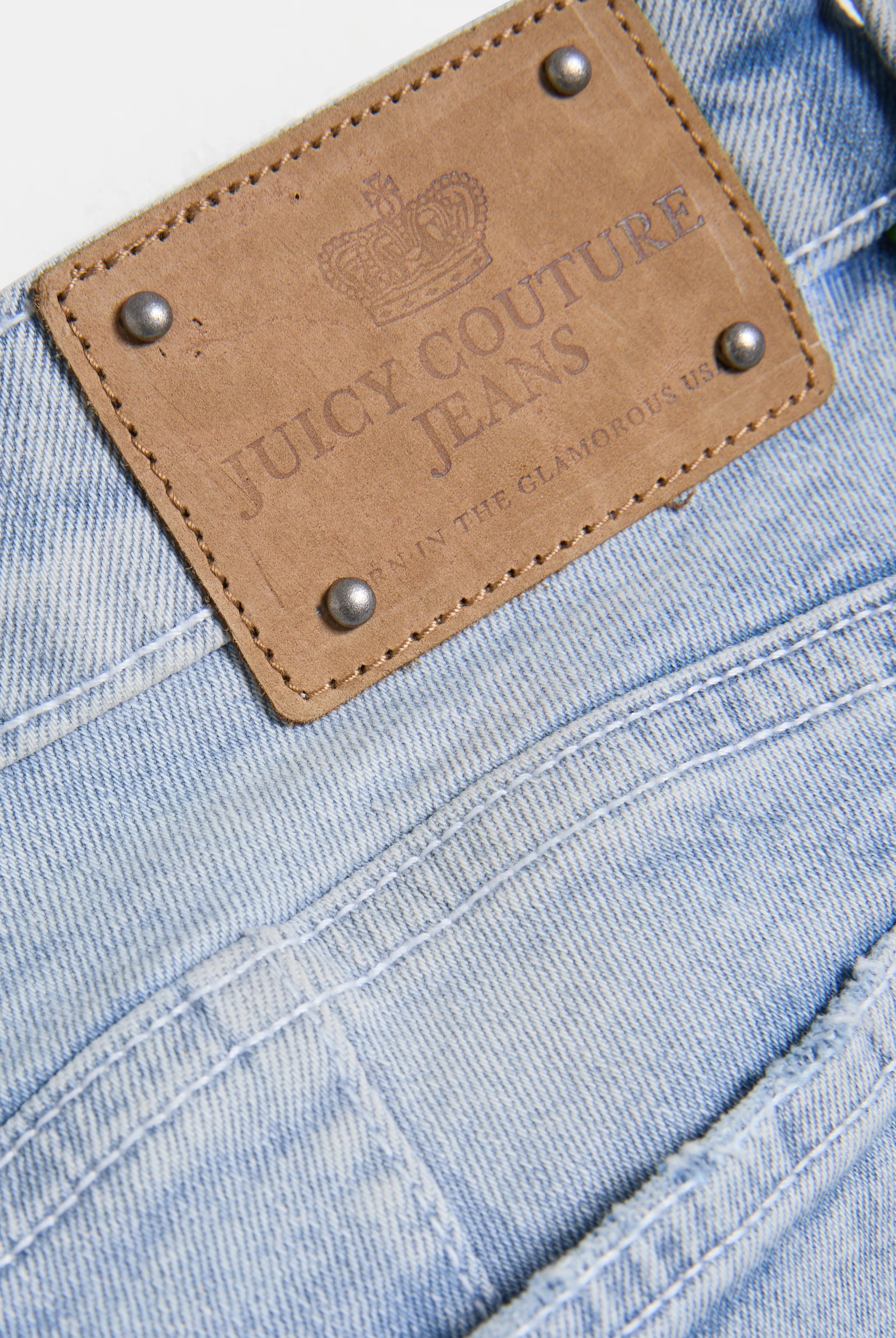 LIGHT WASH LOW RISE DENIM BOOTY SHORT - Image 5