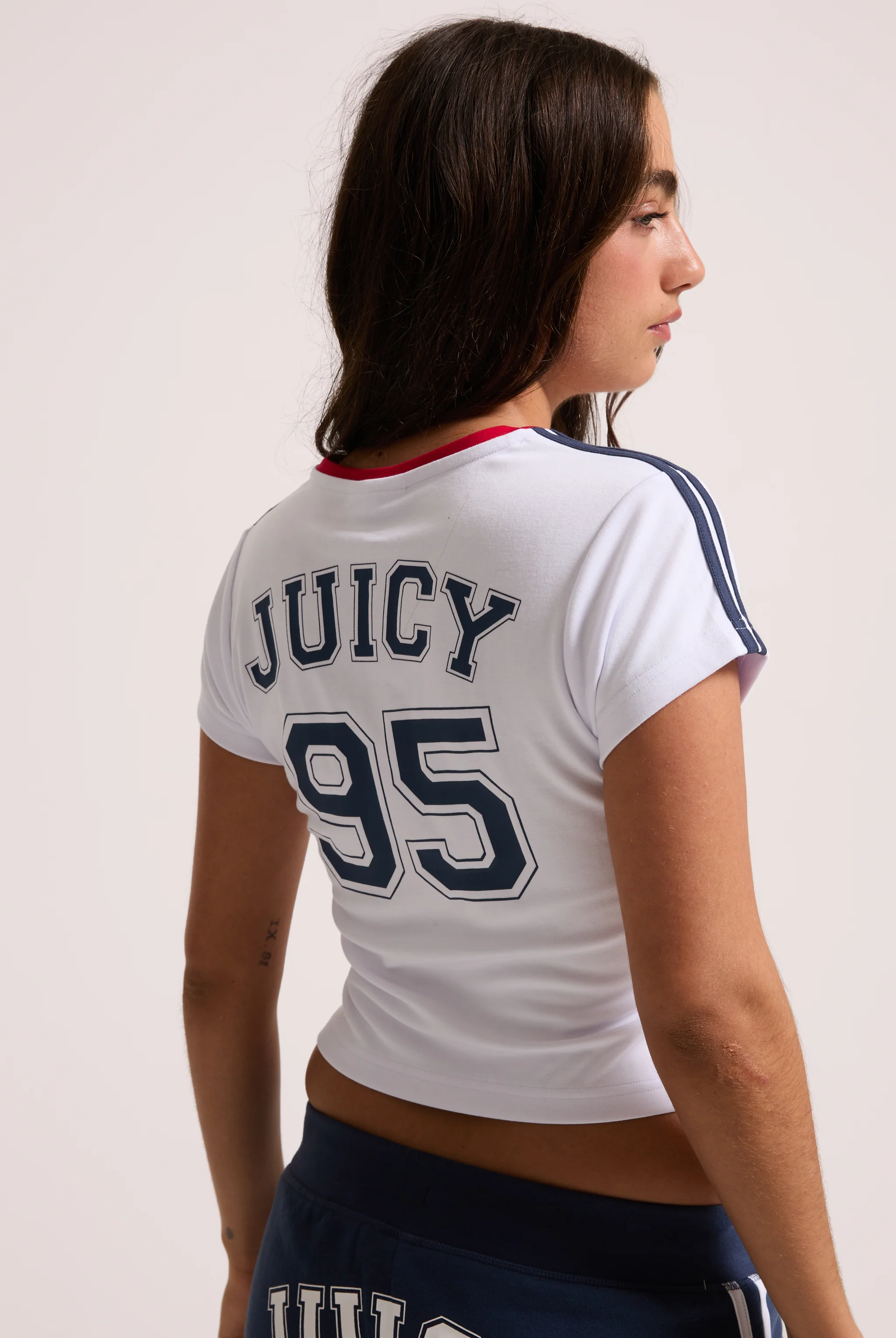 WHITE JUICY WAG V NECK T-SHIRT - Image 7